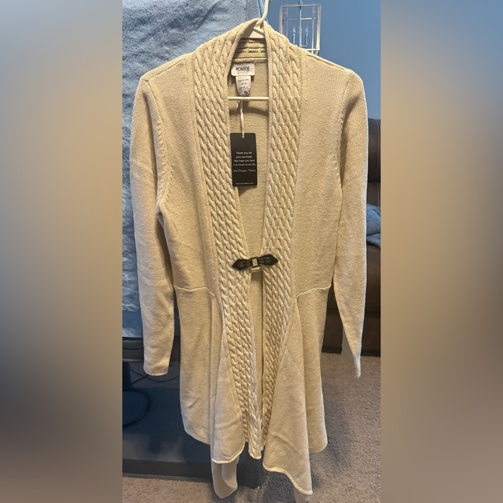 Monroe & Main Cream Cable Knit Toggle Cardigan Women’s M Open Front